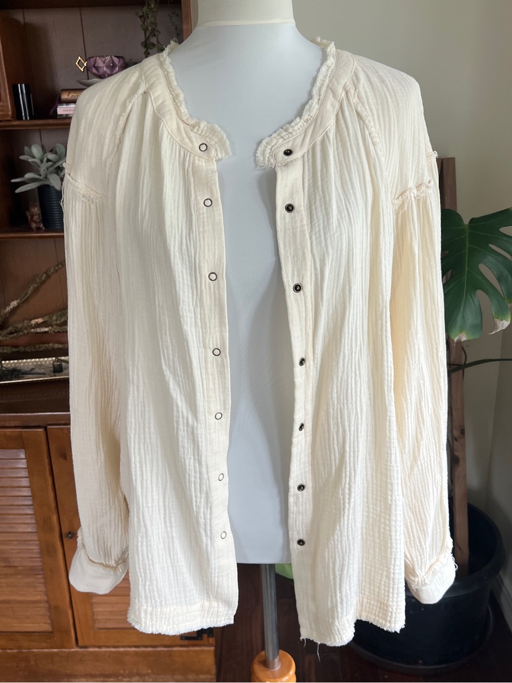 Dress Up Boutique Cream Lightweight Button-Front Gauze Peasant Blouse M